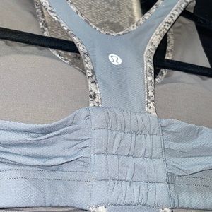 Lululemon floral tank top size 4 with built in bra